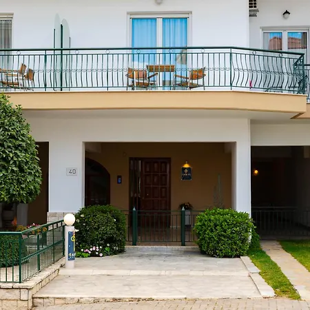 4keys House - 4 *